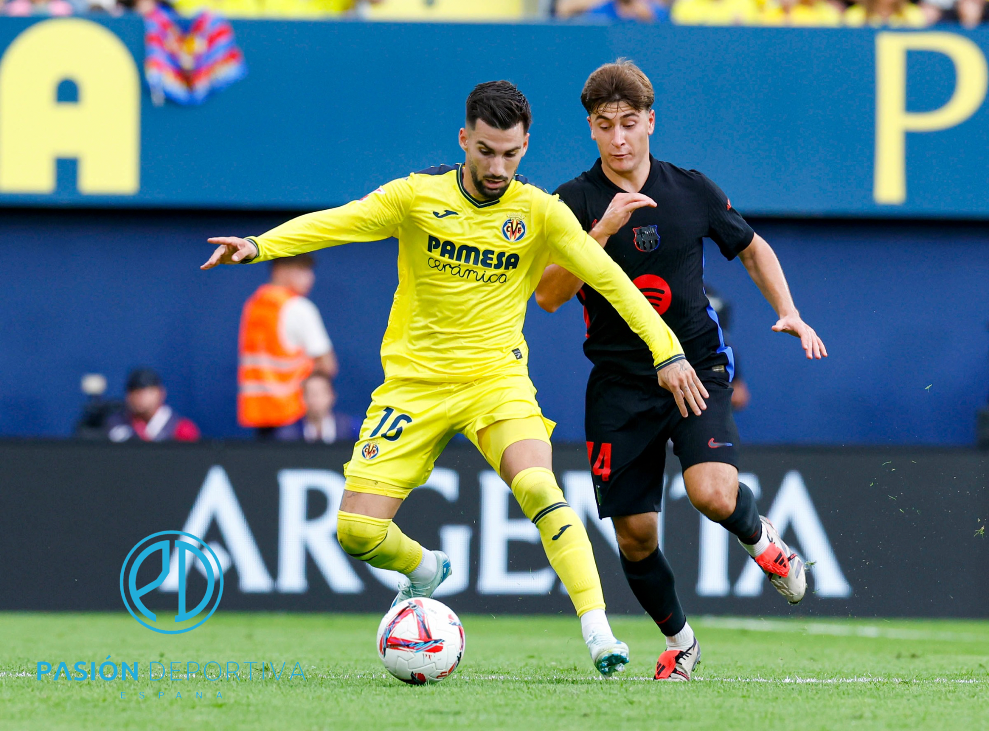 El FC Barcelona vence con autoridad al Villarreal en La Cerámica.
