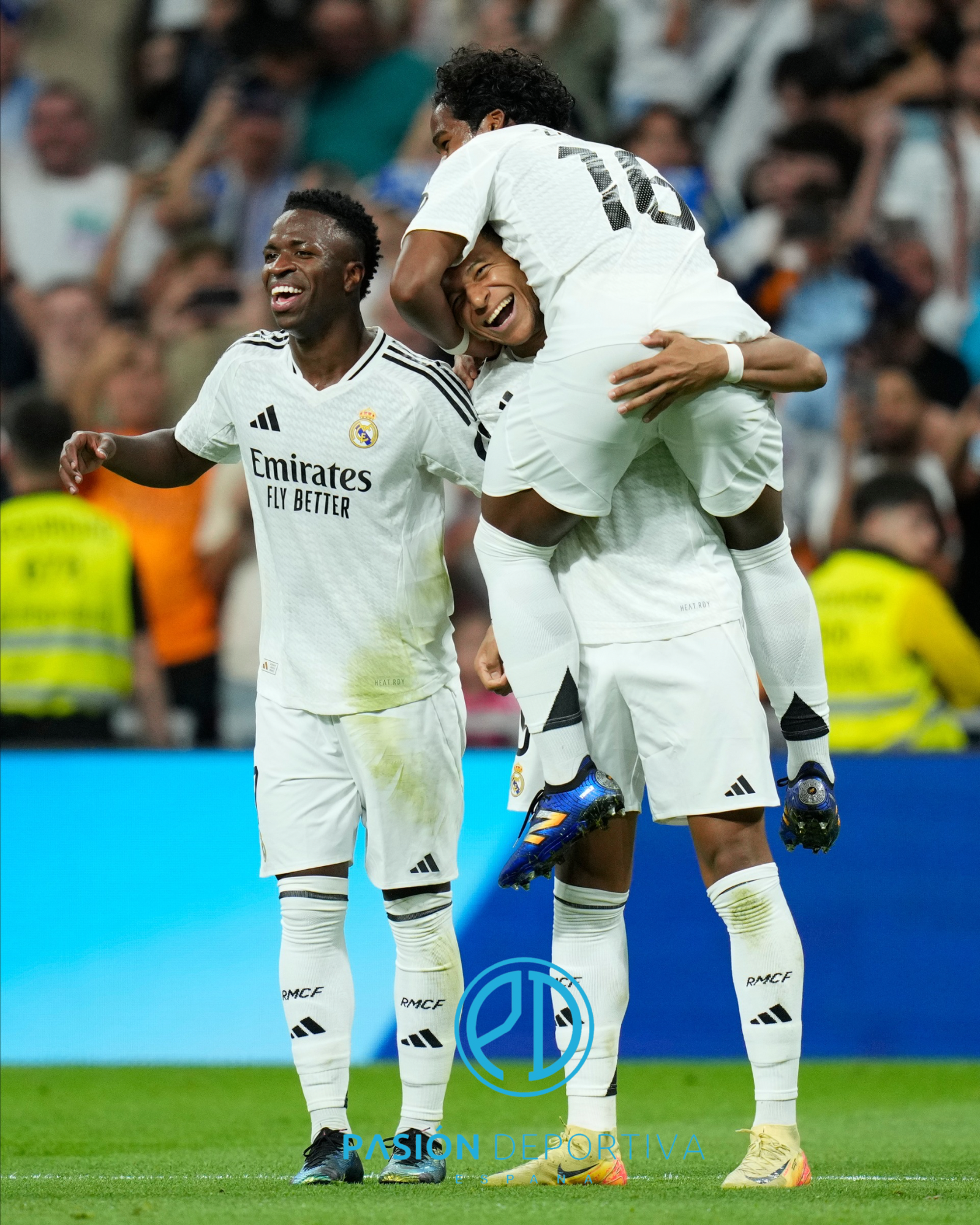 El Real Madrid vence al RCD Espanyol dando un recital de fútbol en el Santiago Bernabéu.