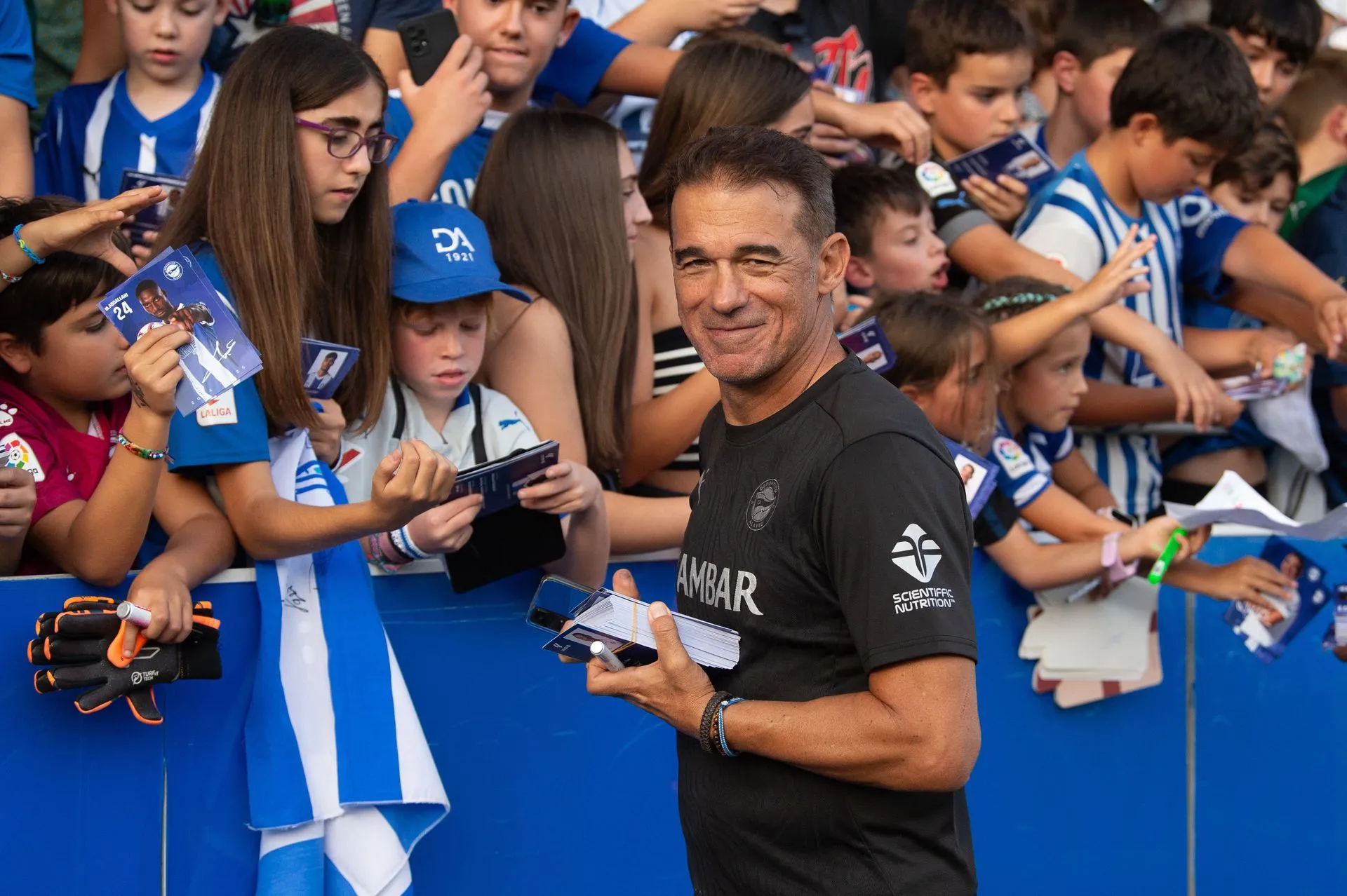 El Alavés enfrenta una crisis defensiva antes de su duelo contra el Barcelona