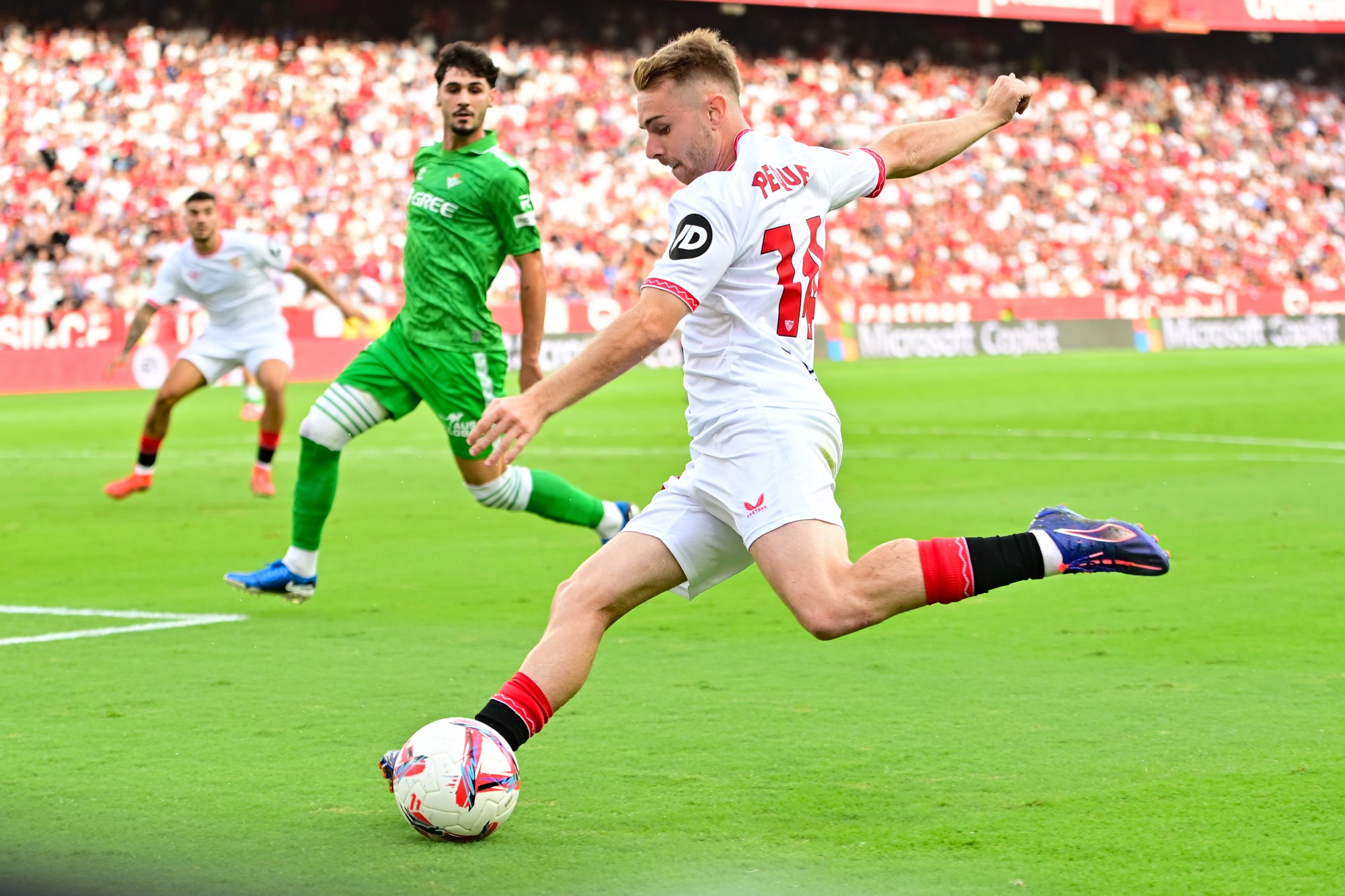 Sevilla 1-0 Betis: La ciudad hispalense se tiñe de rojiblanco en el derbi de la polémica