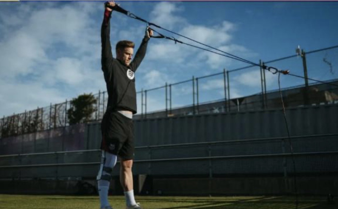 Ter Stegen ya se ejercita sobre el césped