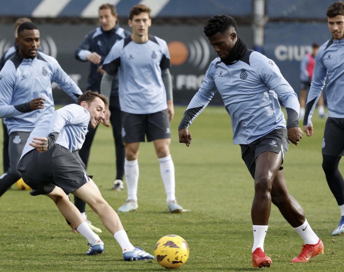 Javi Puado y Pacheco ya entrenan con el grupo
