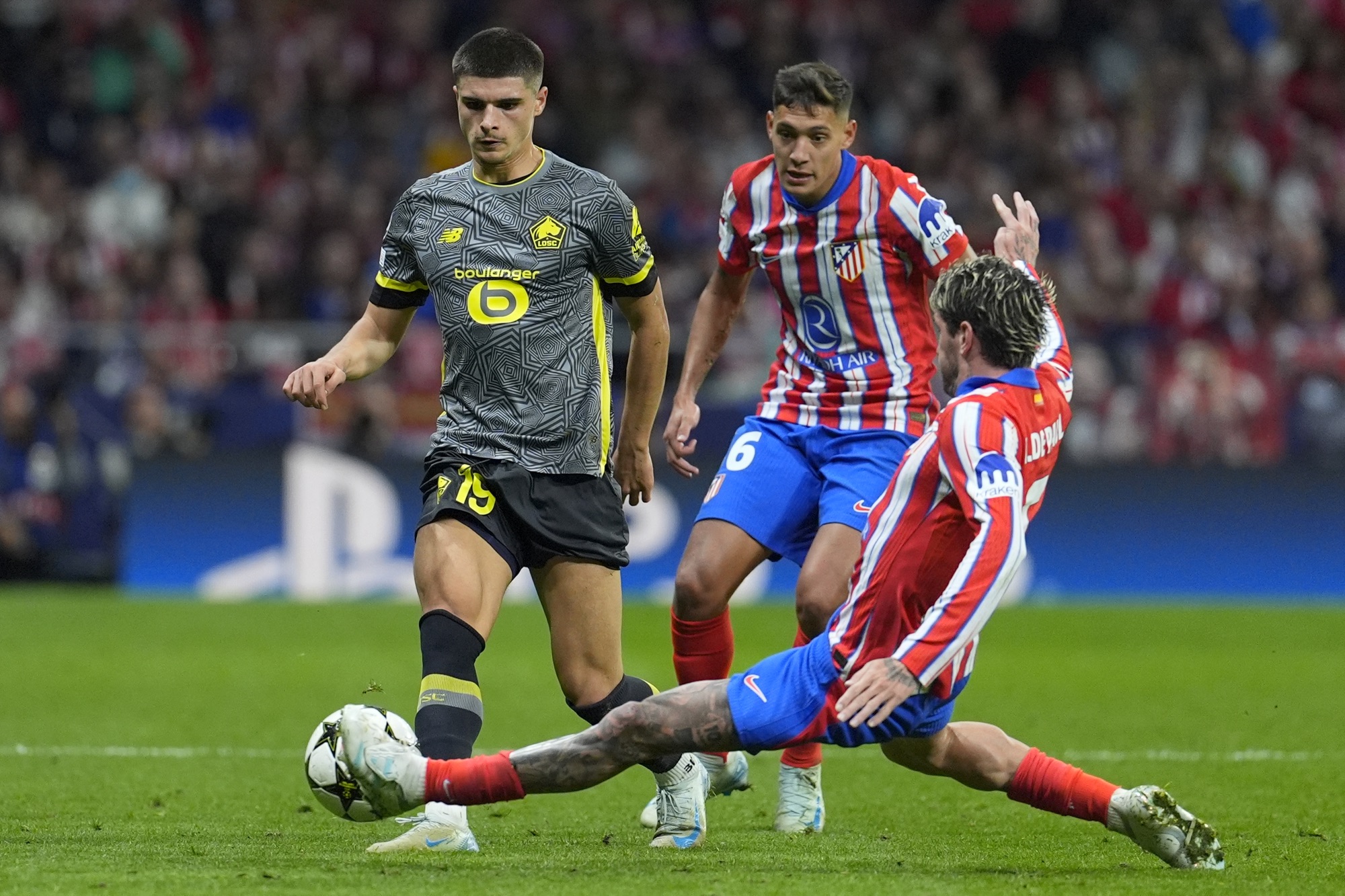 El Lille conquista el Metropolitano en un partido marcado por un penalti muy dudoso, y la falta de acierto colchonera (1-3)
