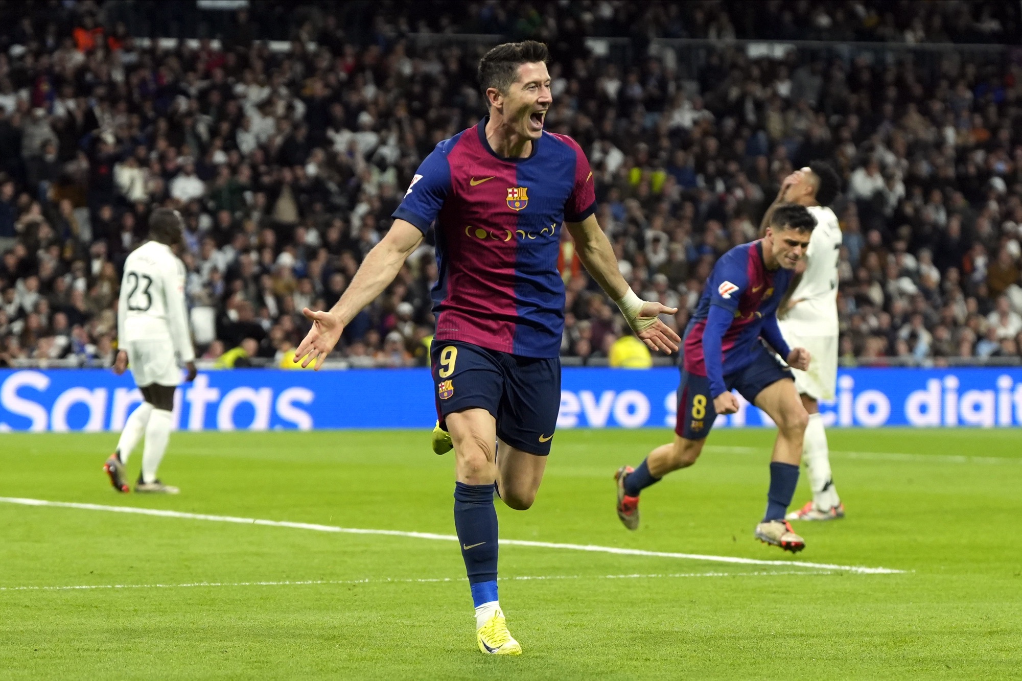 Puñetazo de líder en el Bernabéu. El Barça se exhibe y refuerza su liderato en la Liga EA Sports (0-4)