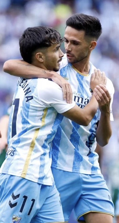 Victoria del Málaga CF ante la SD Eibar ante la afición blanquiazul en La Rosaleda
