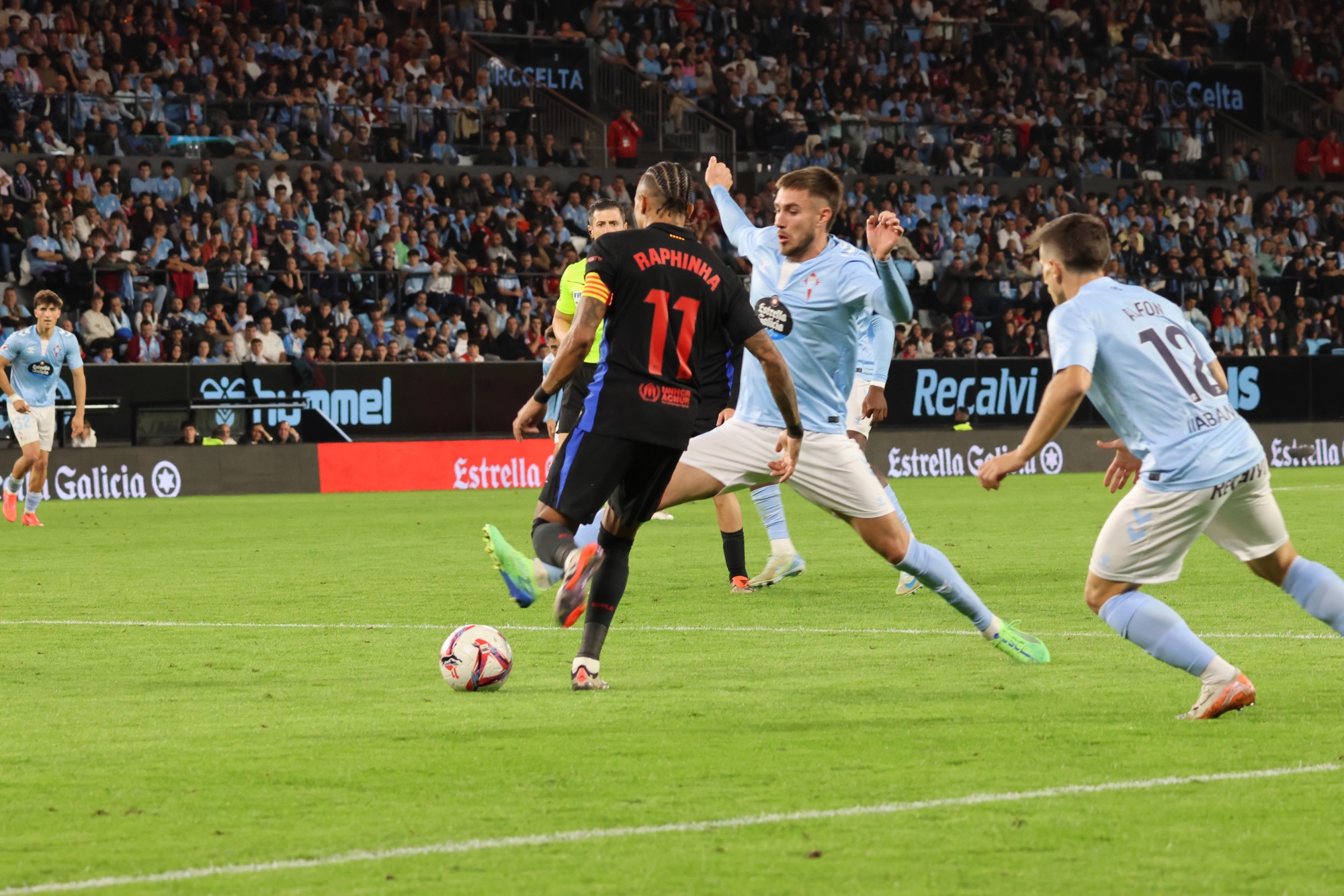El Celta, brillante y combativo, remonta al líder un partido muy disputado (2-2)
