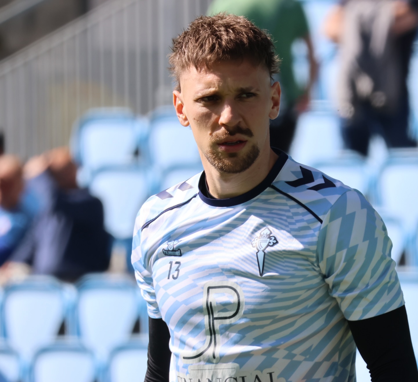 @aandreiradu viajará con Rumanía tras confirmarse que no padece una lesión muscular en el gemelo y que tal solo tiene una pequeña contusión según el parte médico que ha publicado el @rccelta .¡ Un gran noticia sin duda!