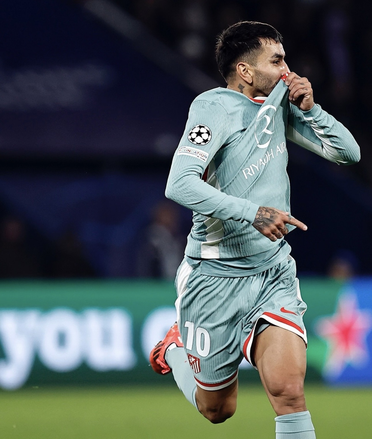 Correa enmudece el Parque los Príncipes (1-2)