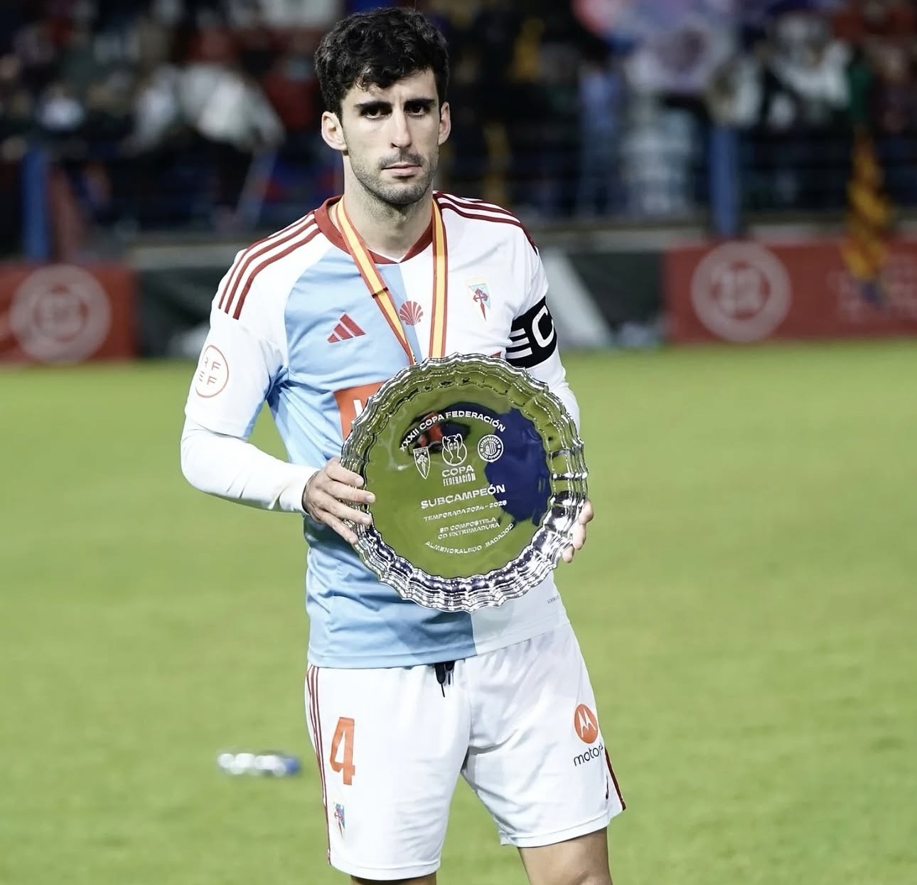 El CD Extremadura vence a domicilio y se lleva la Copa Federación ante un Compostela que luchó hasta el final (2-1).