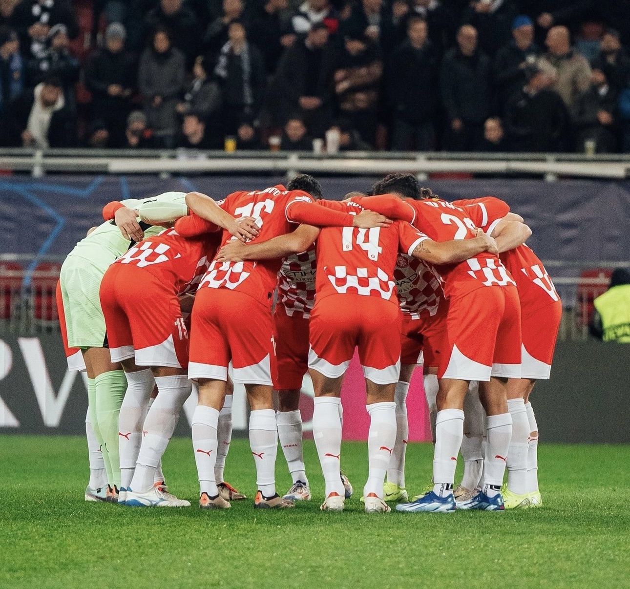 Al Girona se le fundieron los plomos ante el Sturm Graz, y complica el avanzar de ronda (1-0)