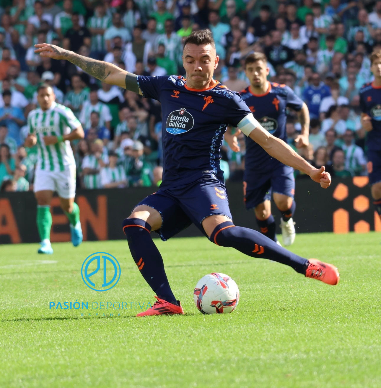 LaLiga denuncia cánticos en el Benito Villamarín contra Iago Aspas y Vigo