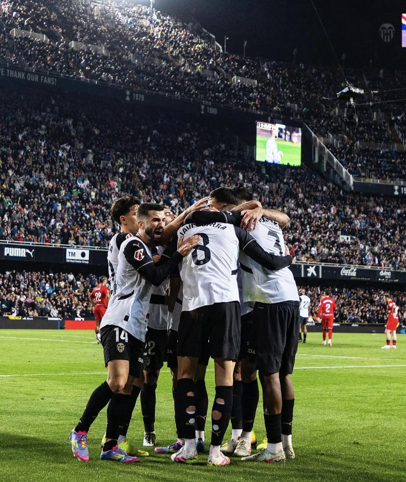 Valencia hunde más al Sevilla y se ilusiona con Europa