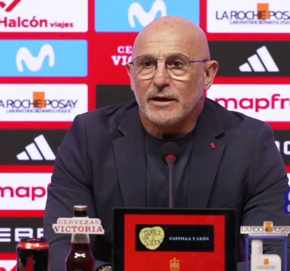 Luis de la Fuente tras el encontronazo con un periodista del Espanyol , que le recriminó el debut de Joan Garcia en Cornella El Prat: “ En mi pueblo dirían que nivel Maribel”🎙️