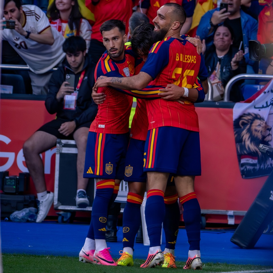 Match day 🇪🇸⚽️
Hoy la @sefutbol disputará su último amistoso antes de afrontar la fase de grupos de la @fifaworldcup .
España VS Peru ( 4 AM hora española )
📸 @aaronchifdez