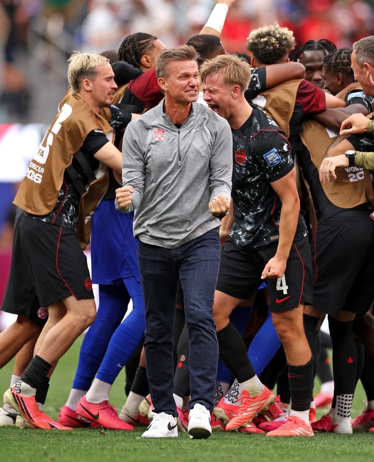 La selección de Canadá es la primera clasificada para los octavos de final de la @fifaworldcup 🏆⚽️
Tenéis ya disponible la crónica en la web ✍️