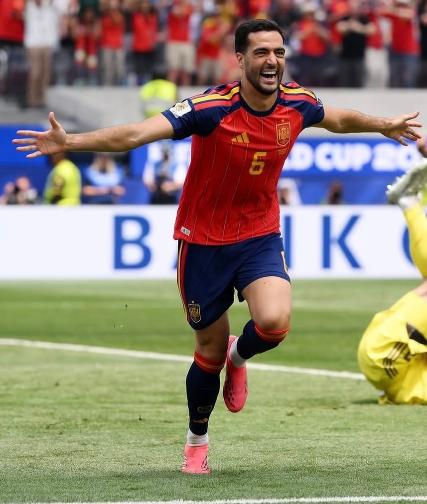 De pelear por llegar al Mundial a salvar a España: Mikel Merino, el héroe que se negó a rendirse 🥹🇪🇸⚽️
@mikelmerino @sefutbol 
✍️ @noeortizaragon 
👉🏾https://pasiondeportivaesp.es/de-pelear-por-llegar-al-mundial-a-salvar-a-espana-mikel-merino-el-heroe-que-se-nego-a-rendirse/👈🏾