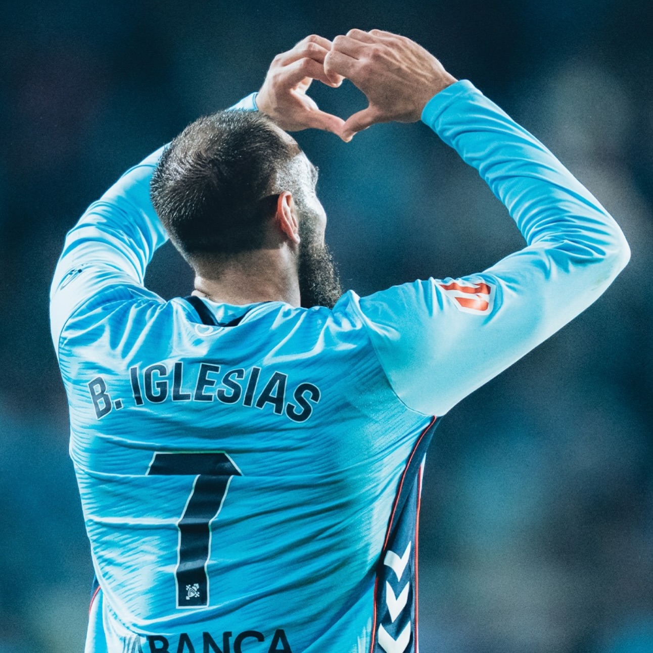 El odio no tiene cabida en el fútbol . Te queremos 🐼 @borjaiglesias9