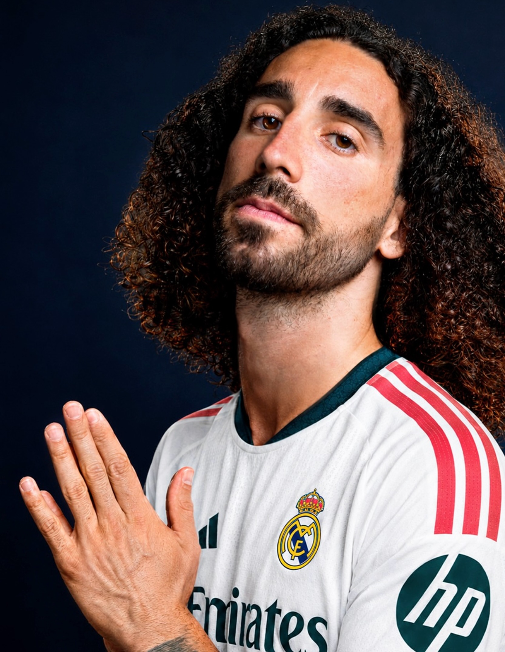 MARC CUCURELLA jugador del @realmadrid hasta 2032🤩
✍️ @noeortizaragon 
👉🏾https://pasiondeportivaesp.es/marc-cucurella-el-lateral-que-ha-elegido-el-real-madrid-para-abrir-una-nueva-era/👈🏾