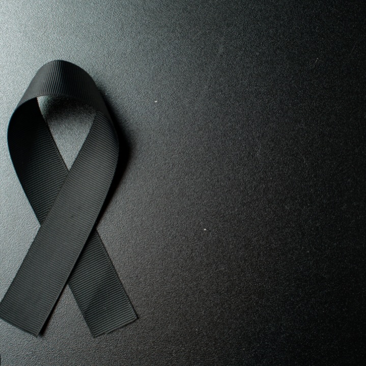 Hoy nuestros compañeros Andriu y Sara han tenido un accidente de trabajo cuando viajaban a Granada para cubrir un evento .
Andriu ha fallecido y estamos rotos de dolor 😢 . Sara sigue luchando por su vida .
Agradecemos los mensajes que hemos empezado a recibir de compañeros de profesión , está siendo un momento muy difícil para nosotros. 
DEP Andriu