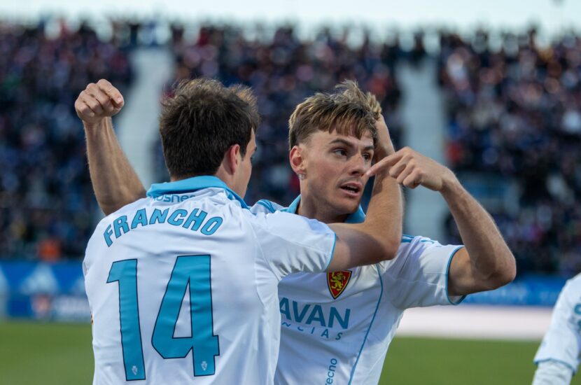 El Real Zaragoza derriba al líder y se agarra a la salvación