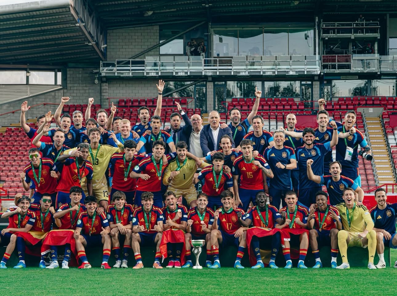 CAMPEONES🏆🥹 @sefutbol Sub19 @uefamensyouth