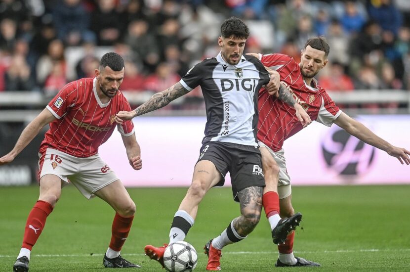 Golpe final en El Plantío: el Sporting se despide del playoff