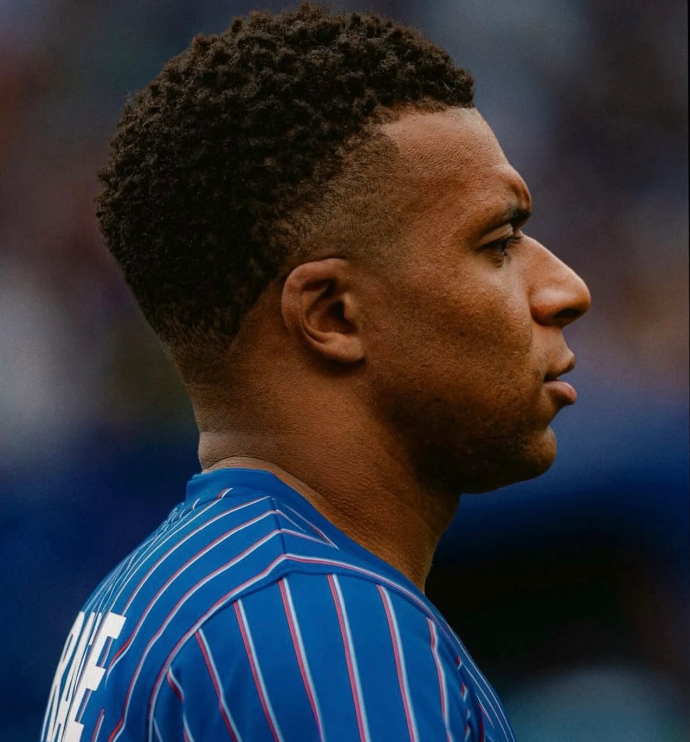 Mbappé recupera su corona: el líder que vuelve a marcar el camino de Francia🏆⚽️👑 @k.mbappe @fifaworldcup 
✍️ @noeortizaragon 
👉🏾https://pasiondeportivaesp.es/mbappe-recupera-su-corona-el-lider-que-vuelve-a-marcar-el-camino-de-francia/👈🏾